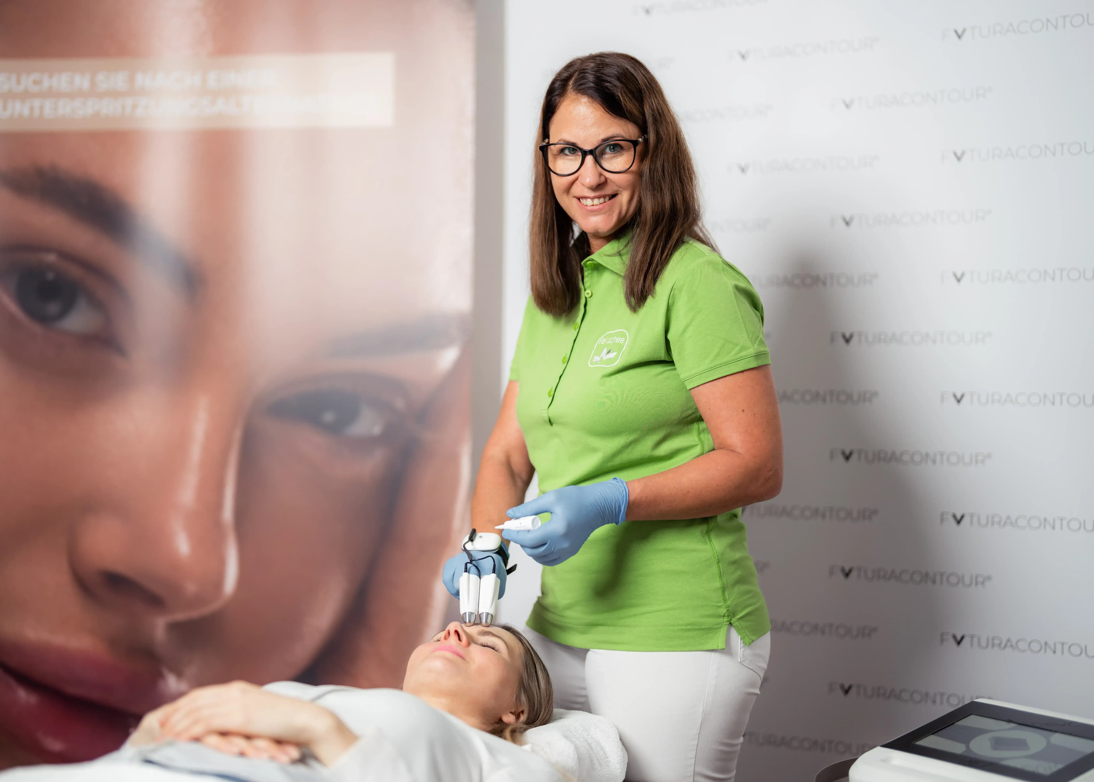 Verjüngende Gesichtsbehandlung mit FUTURACONTOUR-Technologie